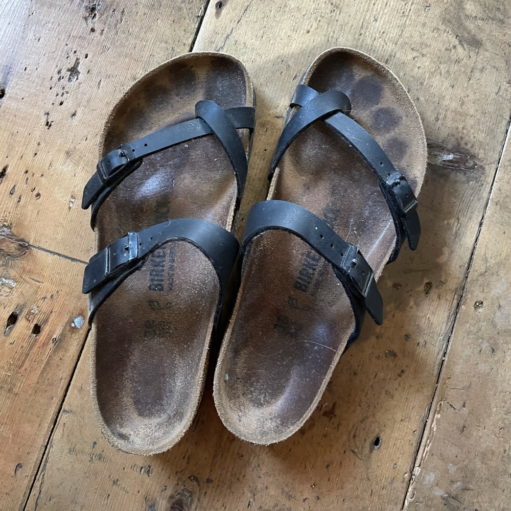 Miyari Black Birkenstock Sandals